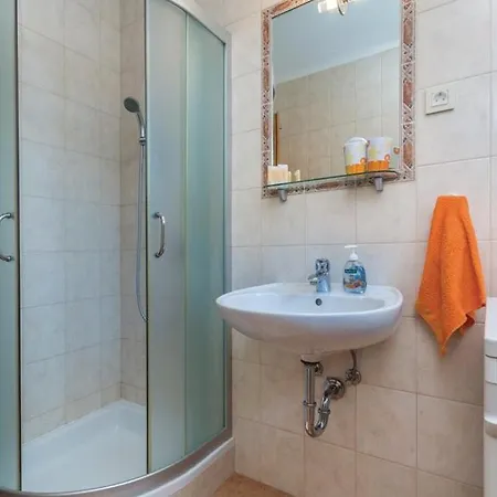Alma Apartman *
